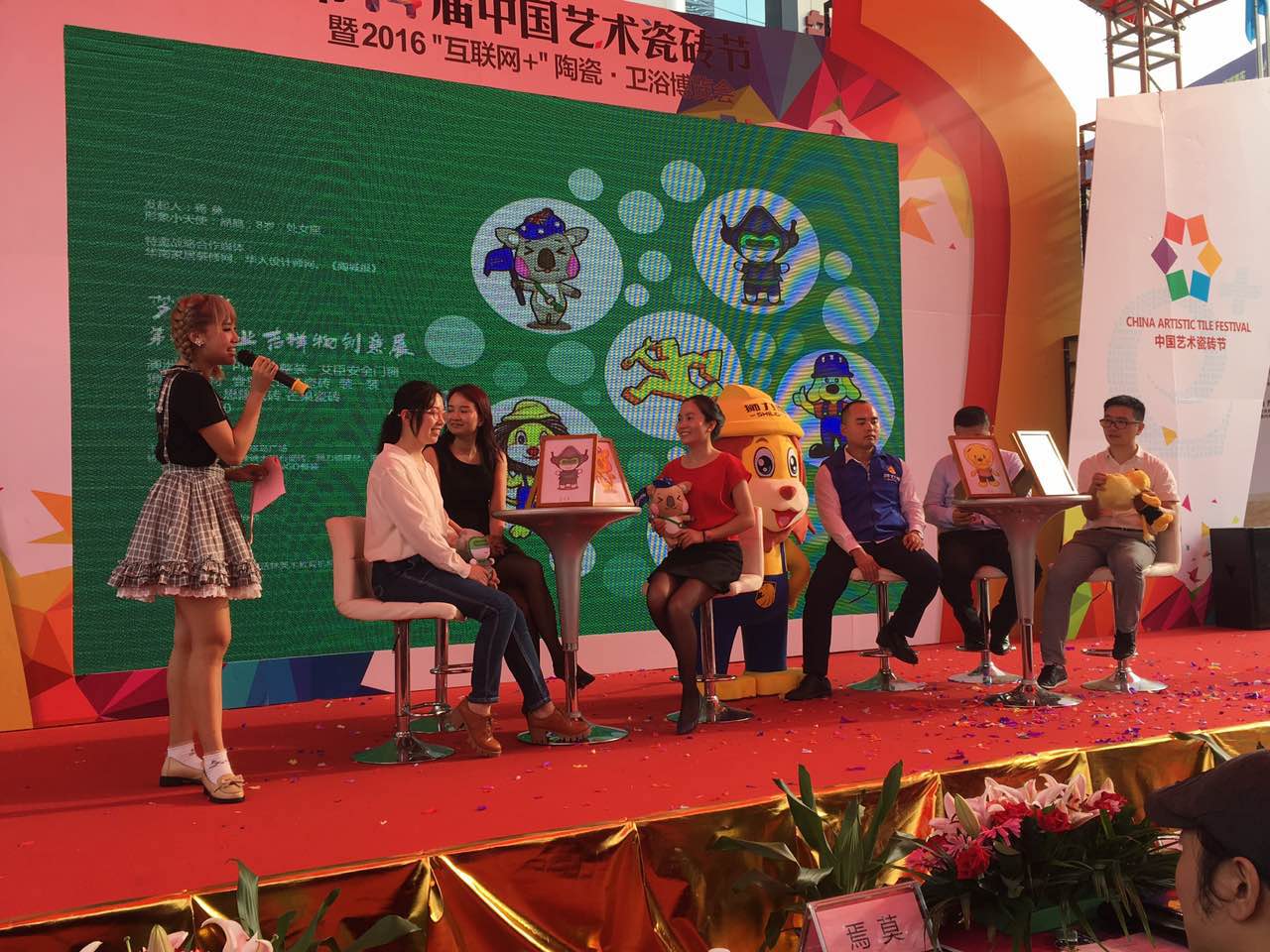 �������������_(t��i)Մ���x   �ڶ��ü�����չ��չƷ��СՓ���M(j��n)����