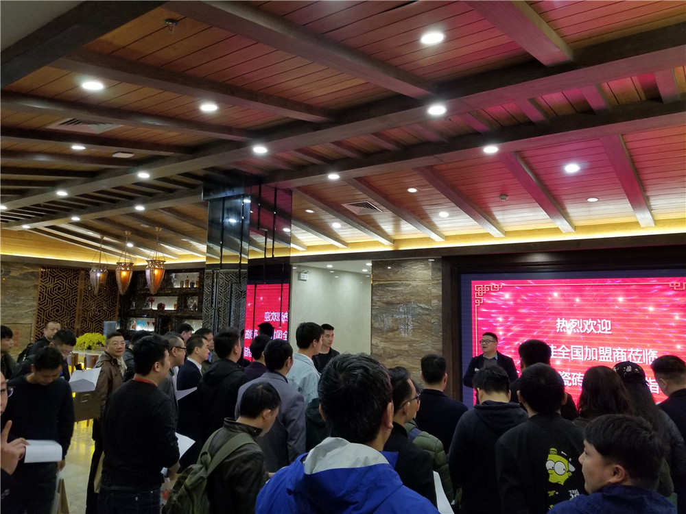 �����Ɓ���̩�\���_|���ƺ�ʢ�ɴu����ӭ������ĵ�һ�������ˡ�