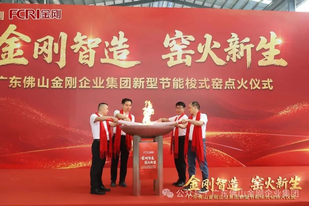 �����ܻ����Gɫ���D���������������F�����²��ϻ����c��Ͷ�a